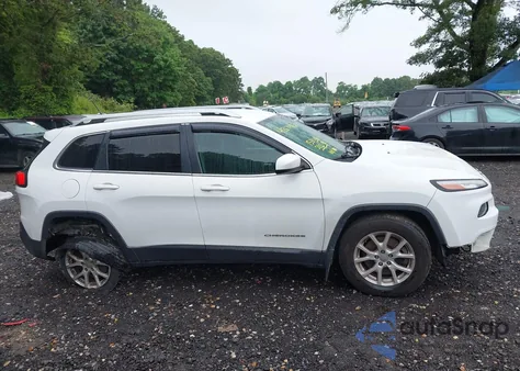 2015 Jeep Cherokee Latitude z USA, uszkodzony, nr VIN 1C4PJMCB0FW528403